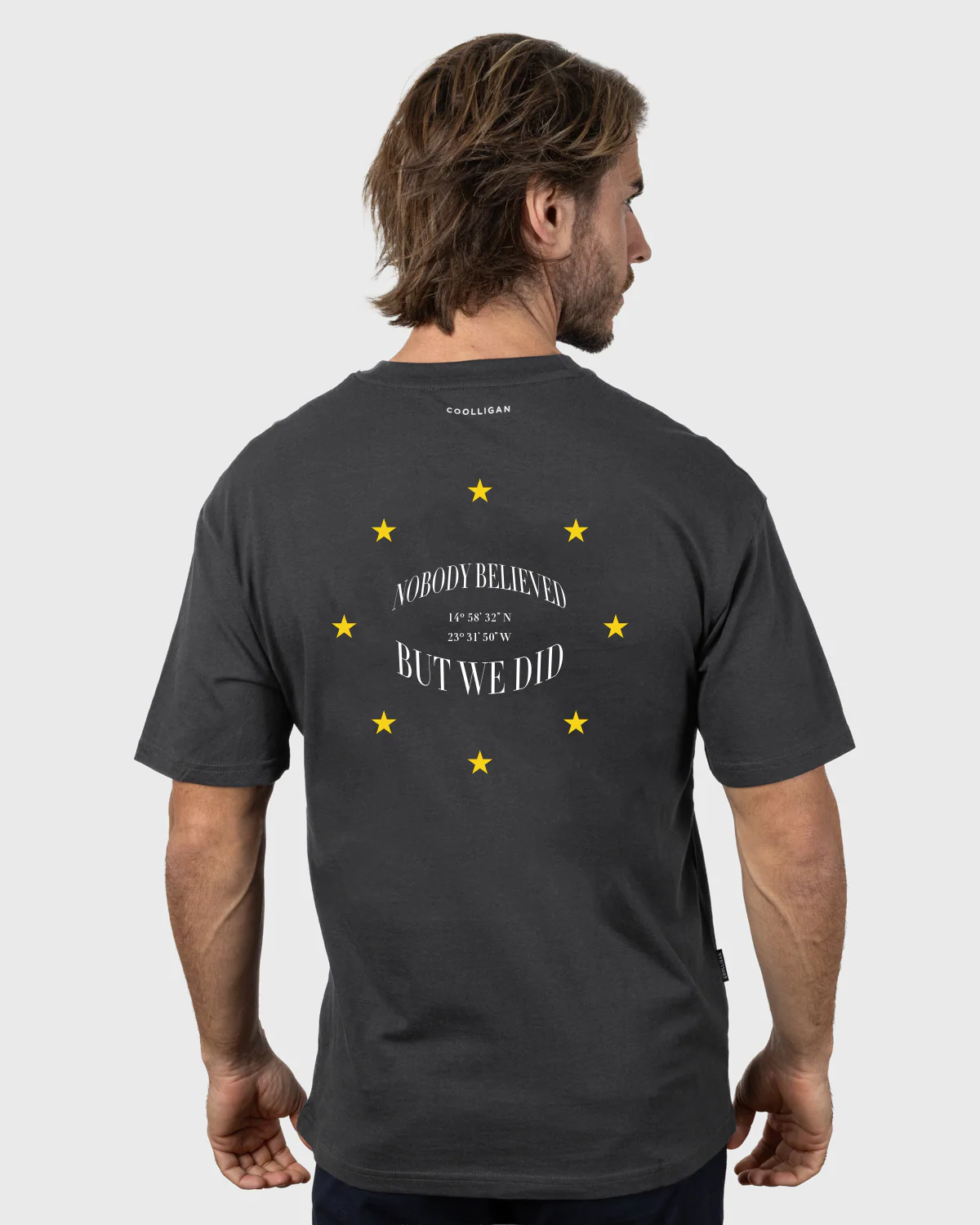 1975 SMALL ISLANDS, BIG DREAMS - Camiseta Fútbol Retro - Image 2